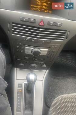 Хэтчбек Opel Astra 2004 в 