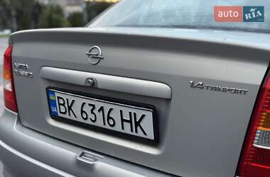 Седан Opel Astra 2008 в 