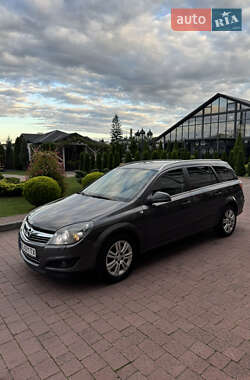 Универсал Opel Astra 2010 в 