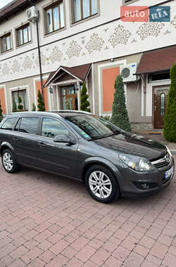 Универсал Opel Astra 2010 в 