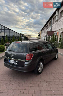 Универсал Opel Astra 2010 в 