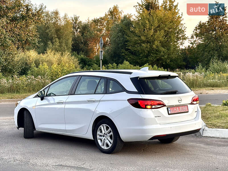 Универсал Opel Astra 2018 в Глухове