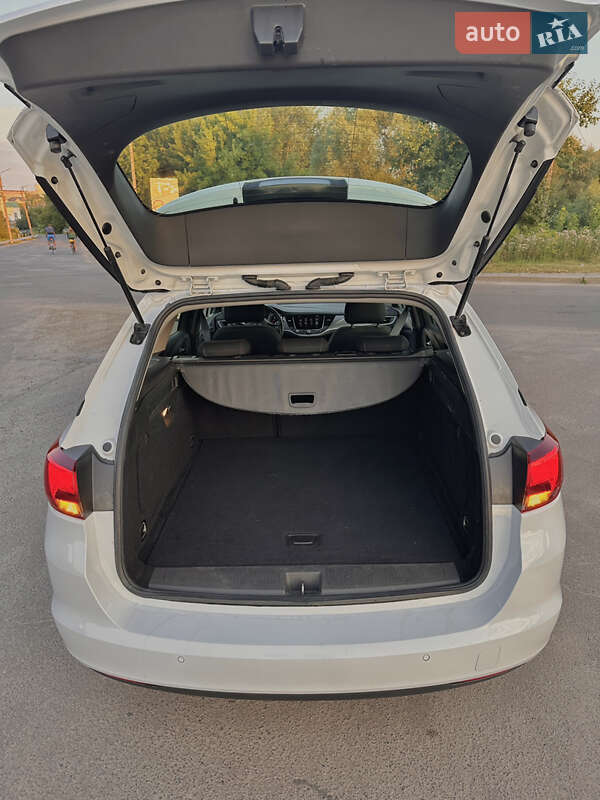 Универсал Opel Astra 2018 в Глухове