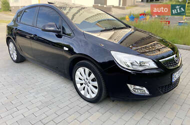 Хэтчбек Opel Astra 2010 в 
