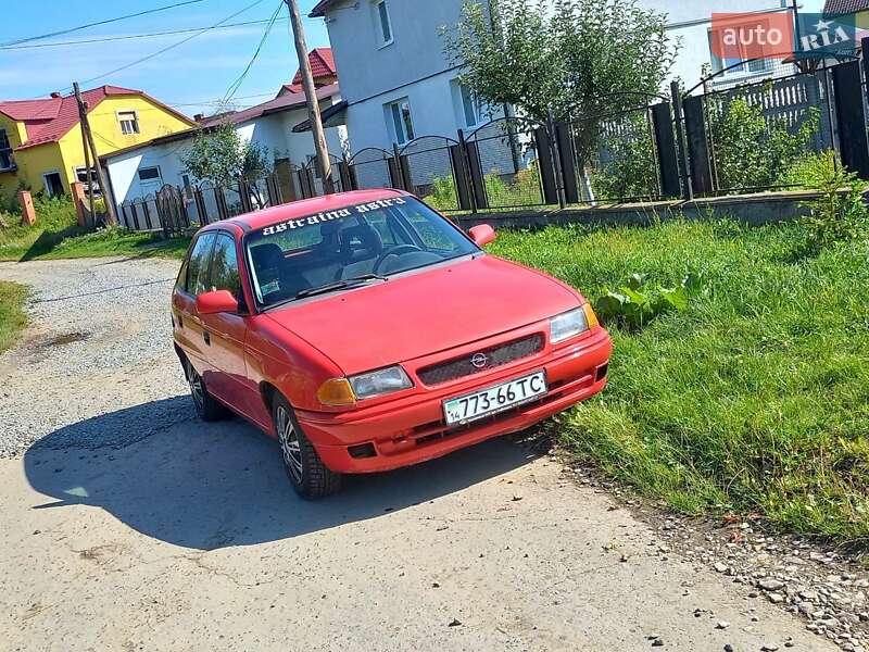 Хэтчбек Opel Astra 1996 в Самборе