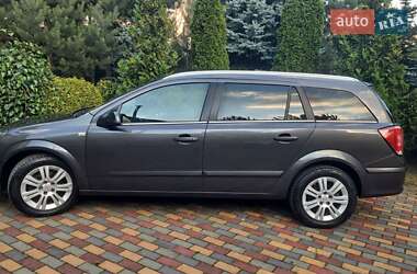 Универсал Opel Astra 2010 в Дрогобыче