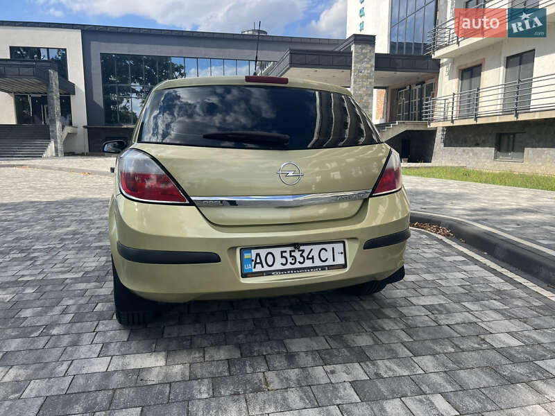 Хэтчбек Opel Astra 2005 в Мукачево
