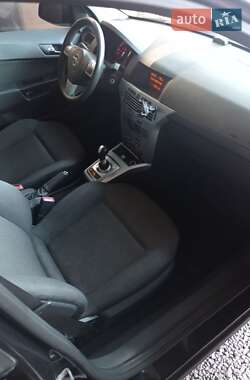 Седан Opel Astra 2012 в Києві