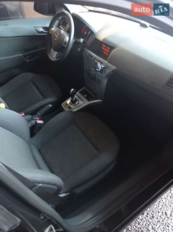 Седан Opel Astra 2012 в Києві