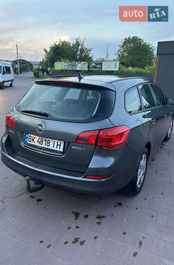 Универсал Opel Astra 2012 в 