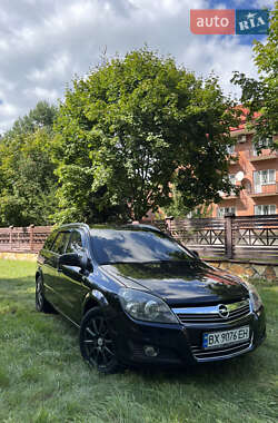 Универсал Opel Astra 2010 в Нетешине