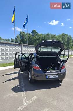 Хэтчбек Opel Astra 2009 в 
