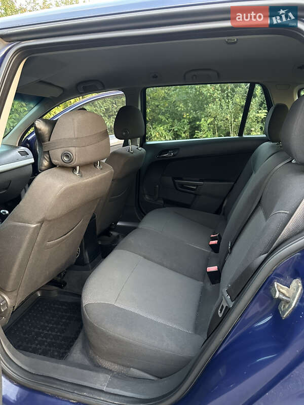 Универсал Opel Astra 2010 в Дрогобыче