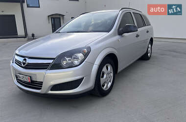 Универсал Opel Astra 2010 в Луцке