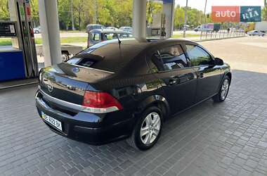 Седан Opel Astra 2013 в 