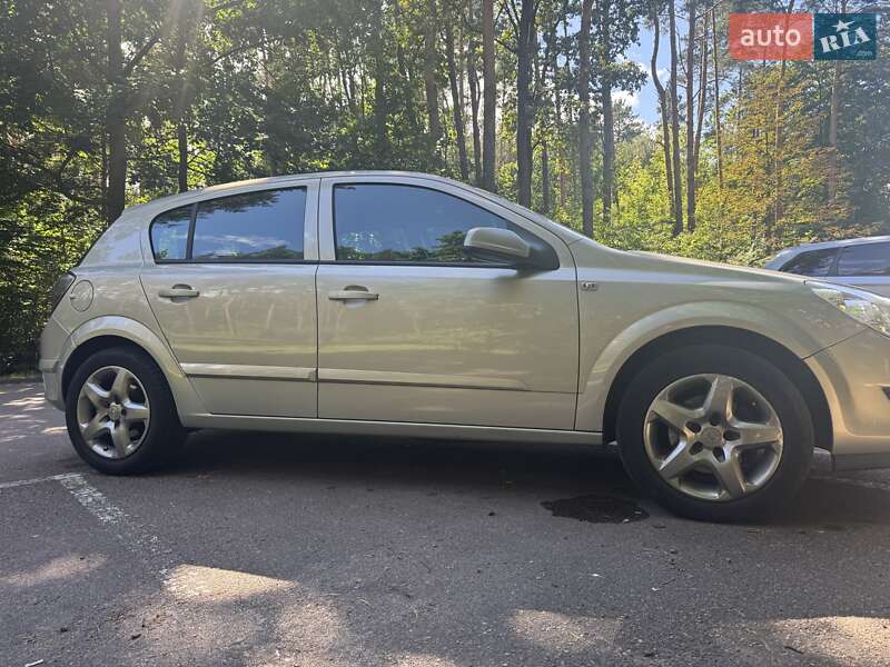 Хэтчбек Opel Astra 2007 в Житомире