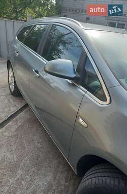 Универсал Opel Astra 2012 в 