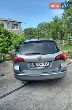 Универсал Opel Astra 2012 в 