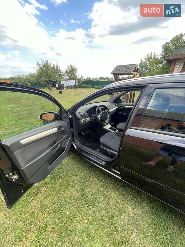 Универсал Opel Astra 2008 в Ахтырке