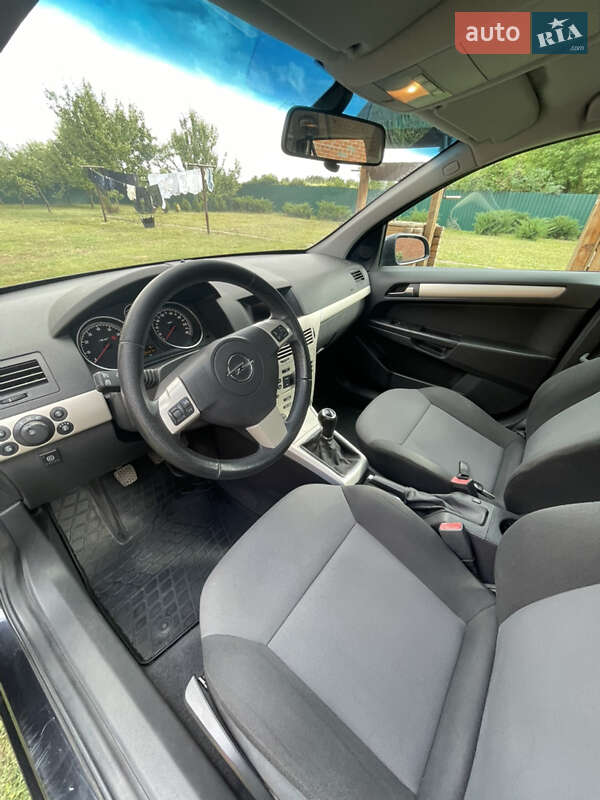 Универсал Opel Astra 2008 в Ахтырке