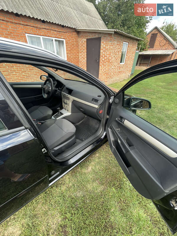 Универсал Opel Astra 2008 в Ахтырке
