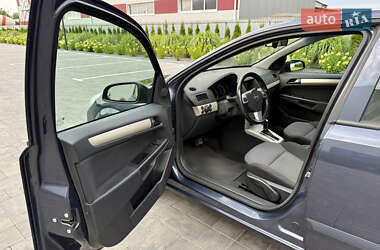 Хэтчбек Opel Astra 2008 в 