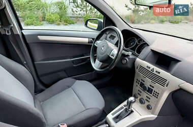 Хэтчбек Opel Astra 2008 в 