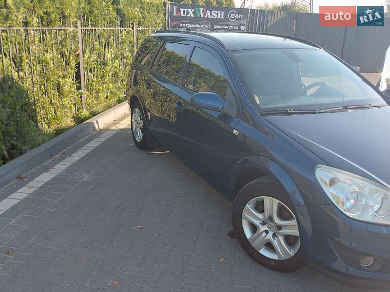 Универсал Opel Astra 2009 в Долине
