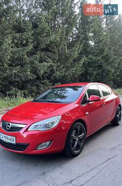 Хэтчбек Opel Astra 2010 в 