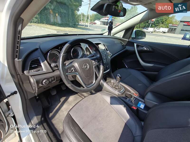 Универсал Opel Astra 2011 в Ивано-Франковске