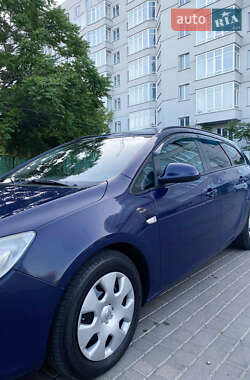 Универсал Opel Astra 2012 в 
