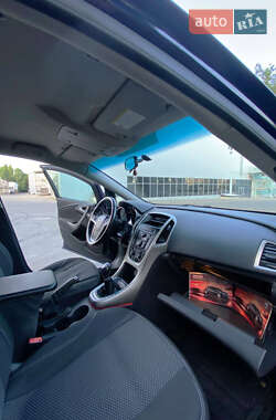 Универсал Opel Astra 2012 в 