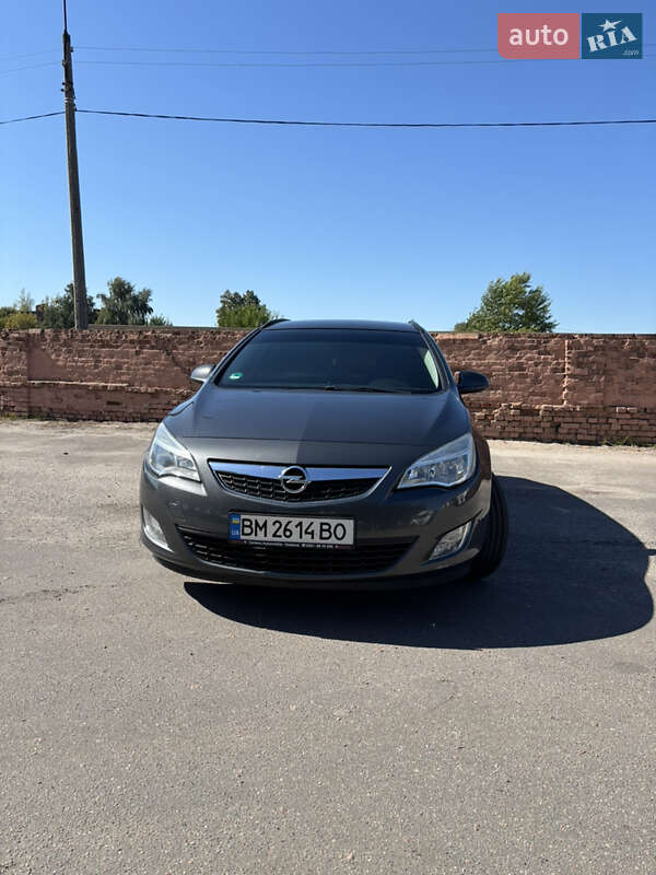 Универсал Opel Astra 2011 в 