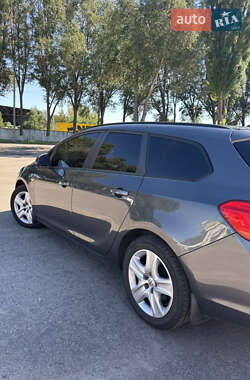 Универсал Opel Astra 2011 в 