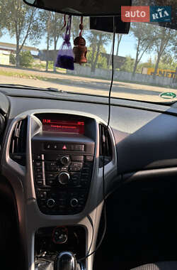 Универсал Opel Astra 2011 в 