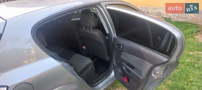 Хетчбек Opel Astra 2004 в Городку фото 6 Хетчбек Opel Astra 2004 в Городку