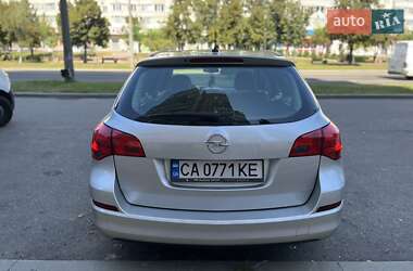 Универсал Opel Astra 2012 в 