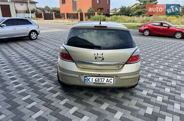Хэтчбек Opel Astra 2005 в 