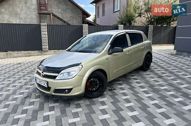 Хэтчбек Opel Astra 2005 в 
