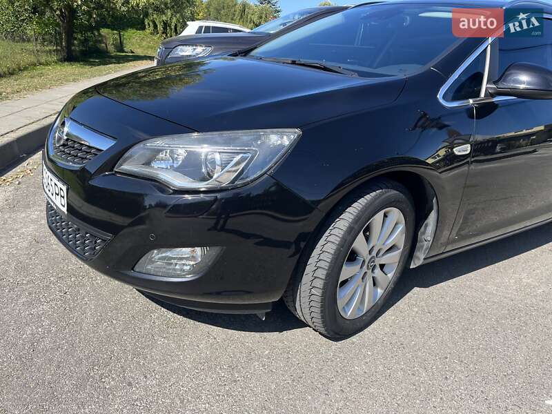 Opel Astra 2011