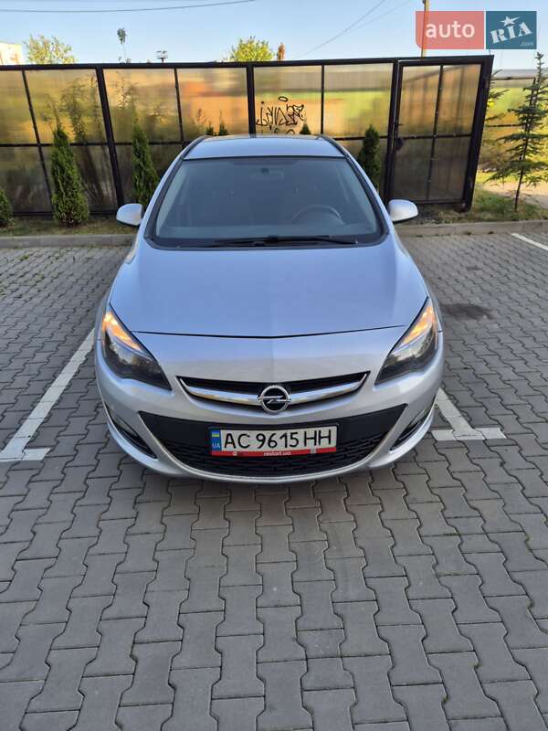 Універсал Opel Astra 2012 в Луцьку