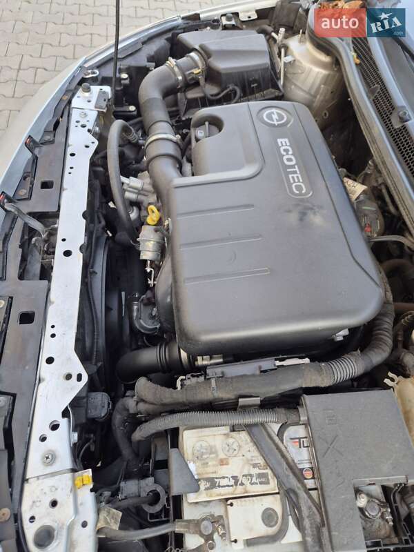 Універсал Opel Astra 2012 в Луцьку