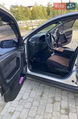 Седан Opel Astra 2000 в 