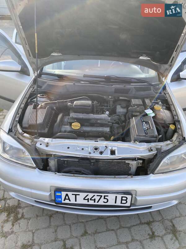 Седан Opel Astra 2000 в Надворной