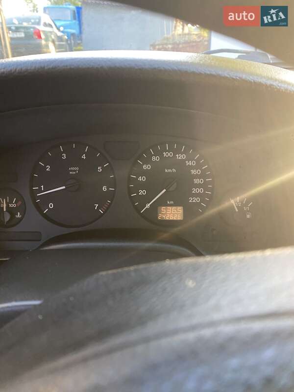Седан Opel Astra 2000 в Надворной
