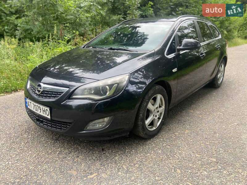 Универсал Opel Astra 2012 в Калуше