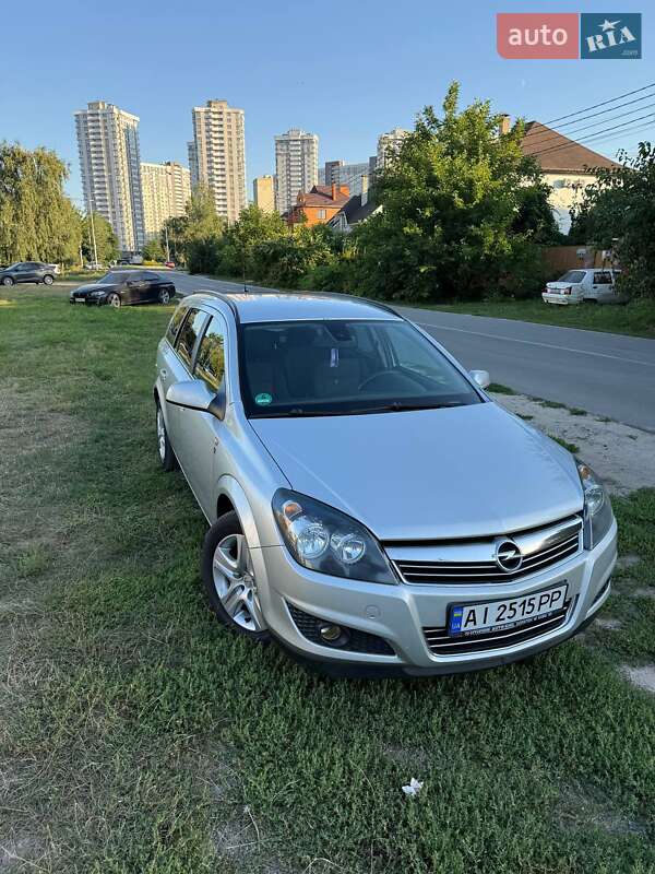 Универсал Opel Astra 2010 в Киеве
