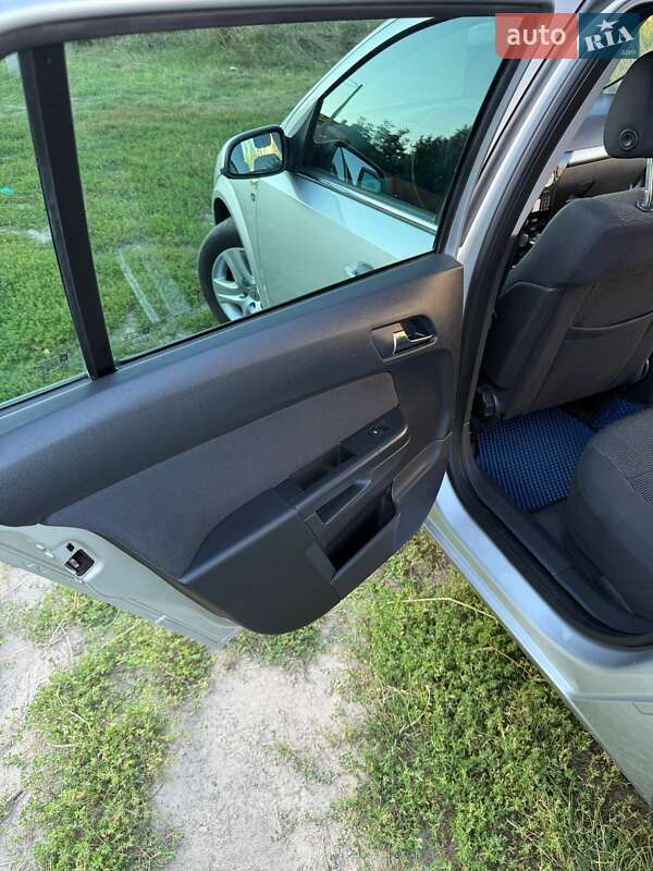 Универсал Opel Astra 2010 в Киеве