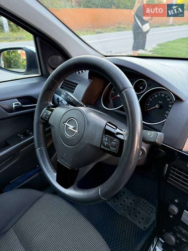 Универсал Opel Astra 2010 в Киеве