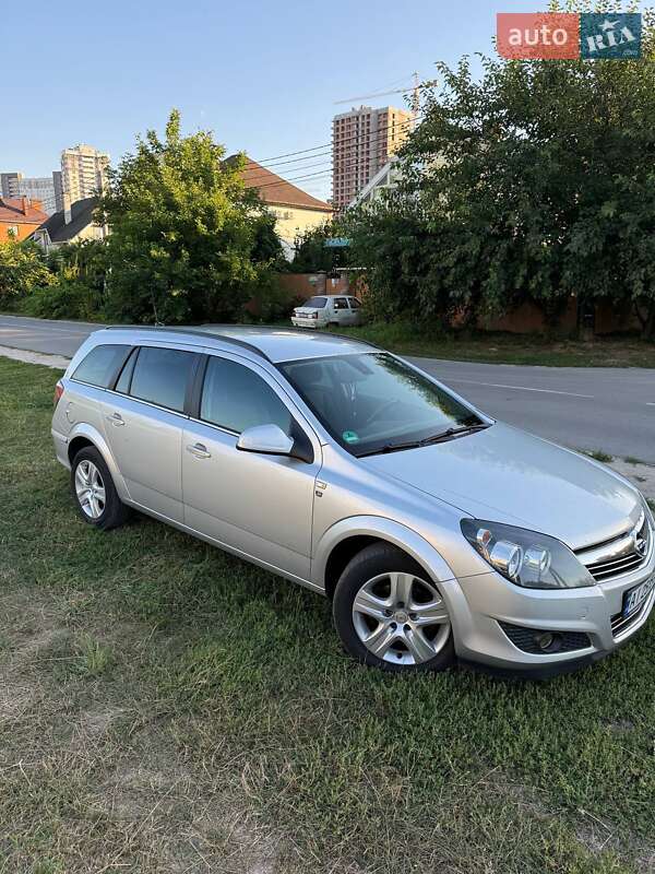 Универсал Opel Astra 2010 в Киеве